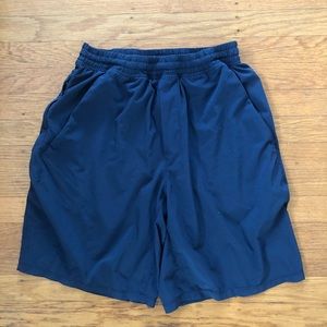 Lululemon, pacebreaker men’s navy shorts (medium)